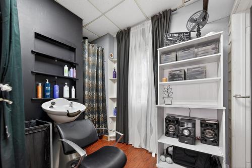 Commerce - 1050 Rue Notre-Dame, Saint-Césaire, QC - Indoor