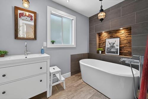 Salle de bains - 1050 Rue Notre-Dame, Saint-Césaire, QC - Indoor Photo Showing Bathroom