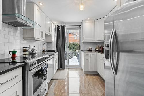 Cuisine - 6059  - 6063 Av. Du Bocage, Montréal (Anjou), QC - Indoor Photo Showing Kitchen With Upgraded Kitchen