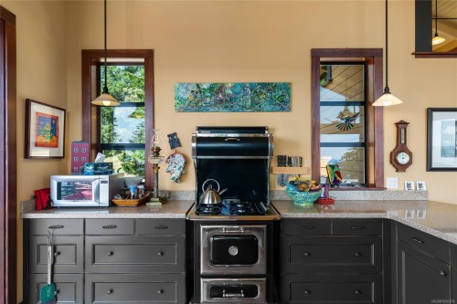 730 Treetops Spur, Sidney Island, BC 