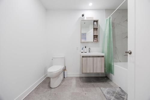 Bathroom - 407-7070 Boul. Newman, Montréal (Lasalle), QC - Indoor Photo Showing Bathroom