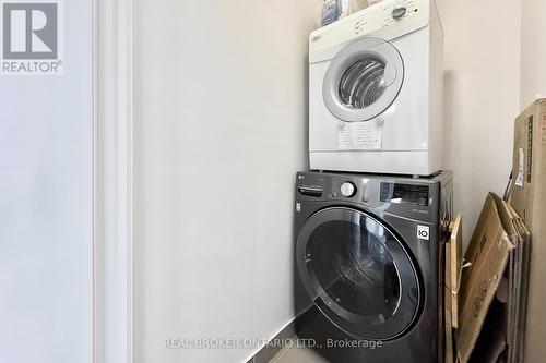 1018 - 325 South Park Road, Markham, ON - Indoor Photo Showing Laundry Room