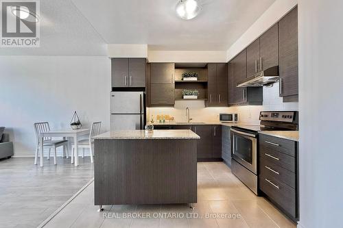 1018 - 325 South Park Road, Markham, ON - Indoor Photo Showing Kitchen With Upgraded Kitchen