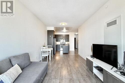 1018 - 325 South Park Road, Markham, ON - Indoor Photo Showing Living Room
