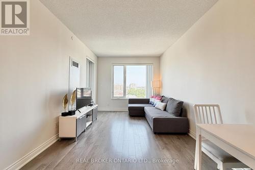 1018 - 325 South Park Road, Markham, ON - Indoor