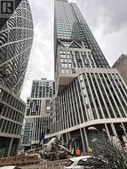 2006 - 238 SIMCOE STREET  Toronto, ON M5T 3B9