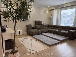 379 ALPER STREET  Richmond Hill, ON L4C 2Z3