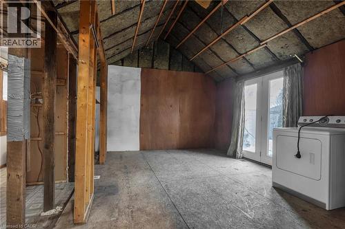 42 Sanders Street, Tillsonburg, ON - Indoor Photo Showing Laundry Room