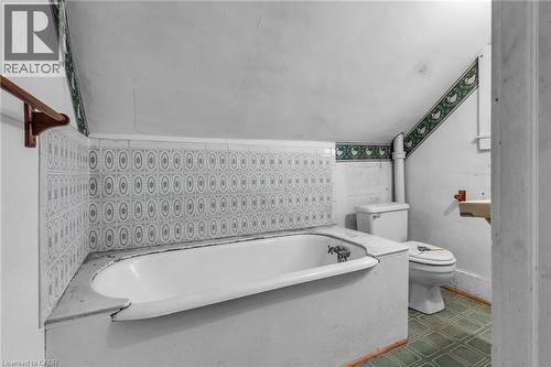 42 Sanders Street, Tillsonburg, ON - Indoor Photo Showing Bathroom