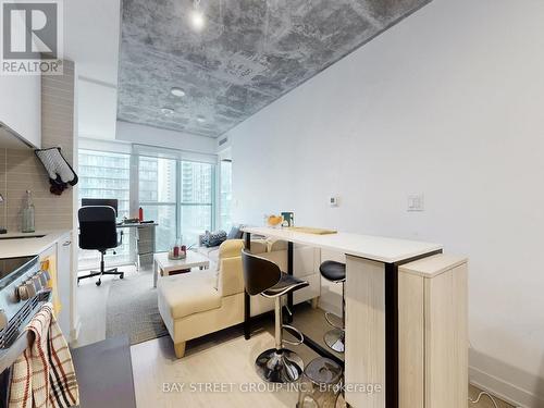 1303 - 65 Mutual Street, Toronto, ON - Indoor Photo Showing Laundry Room