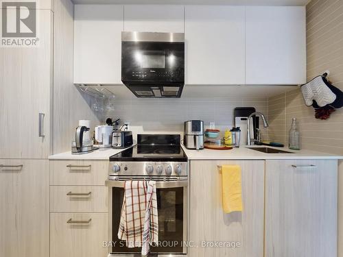 1303 - 65 Mutual Street, Toronto, ON - Indoor Photo Showing Kitchen