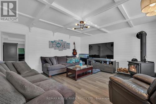 76 Princess Street, Quinte West (Trenton Ward), ON - Indoor Photo Showing Living Room