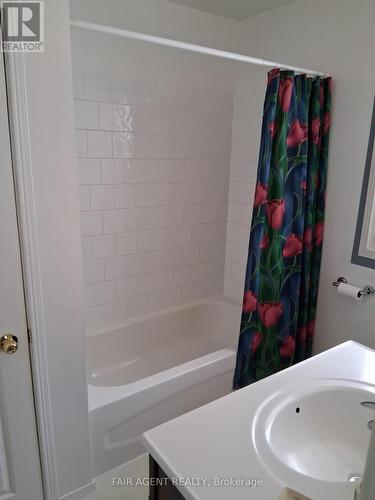 1502 Beckworth Avenue, London East (East D), ON - Indoor Photo Showing Bathroom