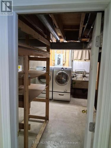 1502 Beckworth Avenue, London East (East D), ON - Indoor Photo Showing Laundry Room