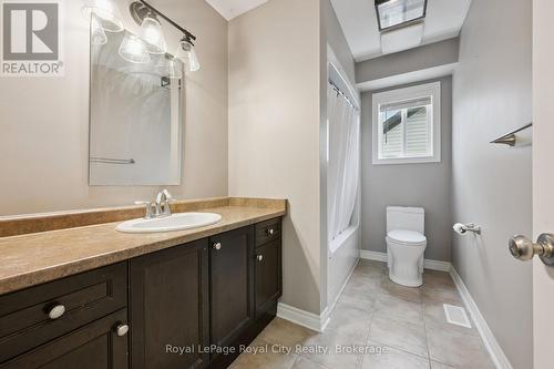 77 Laughland Lane, Guelph (Pineridge/Westminster Woods), ON - Indoor Photo Showing Bathroom