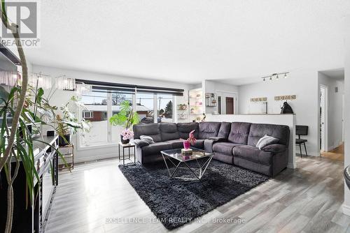 103 St. George Street W, North Glengarry, ON - Indoor Photo Showing Living Room