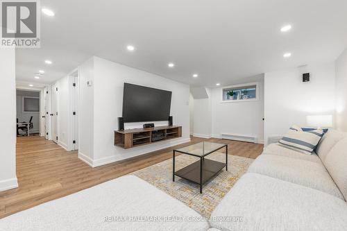 324 Montfort Street, Ottawa, ON - Indoor Photo Showing Living Room
