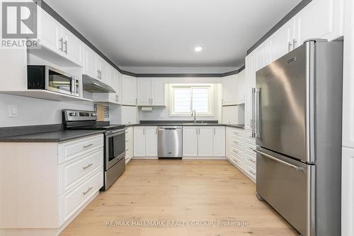 324 Montfort Street, Ottawa, ON - Indoor Photo Showing Kitchen With Upgraded Kitchen