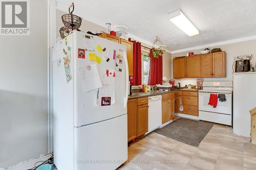 362-370 Baldwin Street, Renfrew, ON - Indoor Photo Showing Kitchen