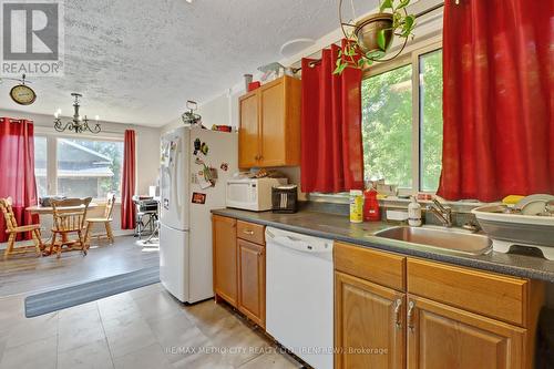 362-370 Baldwin Street, Renfrew, ON - Indoor Photo Showing Kitchen