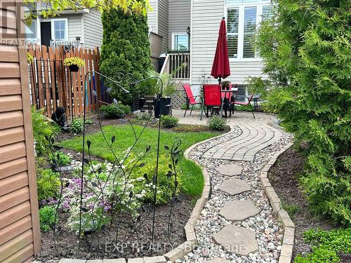 Backyard in the Summer - 2092 Melette Crescent, Ottawa, ON - Outdoor