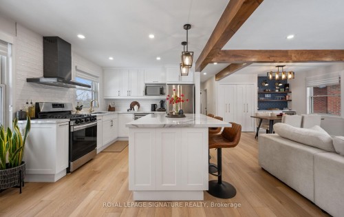 357 Rossland Road E, Oshawa, ON - Indoor Photo Showing Kitchen With Upgraded Kitchen