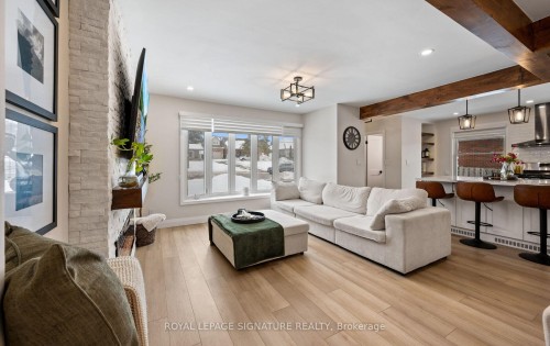 357 Rossland Road E, Oshawa, ON - Indoor Photo Showing Living Room
