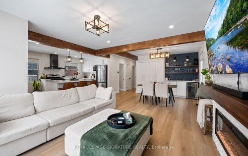 357 Rossland Road E, Oshawa, ON - Indoor Photo Showing Living Room