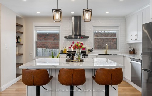 357 Rossland Road E, Oshawa, ON - Indoor Photo Showing Kitchen With Upgraded Kitchen