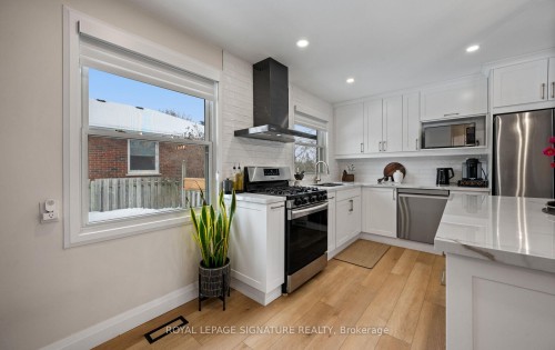357 Rossland Road E, Oshawa, ON - Indoor Photo Showing Kitchen