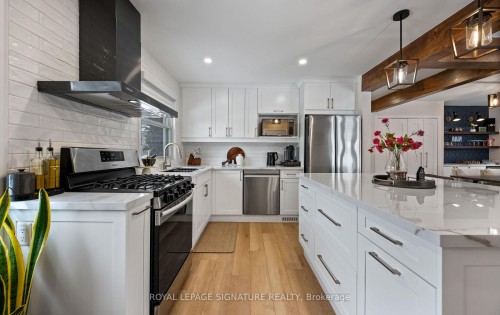 357 Rossland Road E, Oshawa, ON - Indoor Photo Showing Kitchen With Upgraded Kitchen