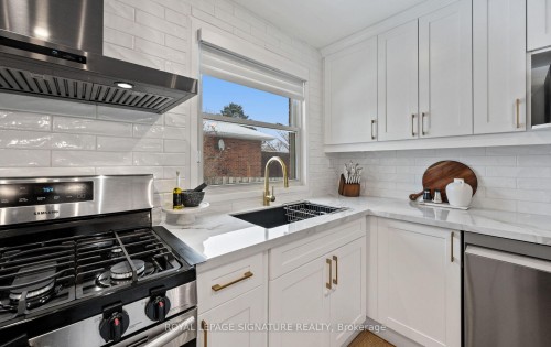 357 Rossland Road E, Oshawa, ON - Indoor Photo Showing Kitchen