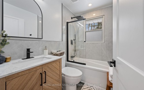 357 Rossland Road E, Oshawa, ON - Indoor Photo Showing Bathroom