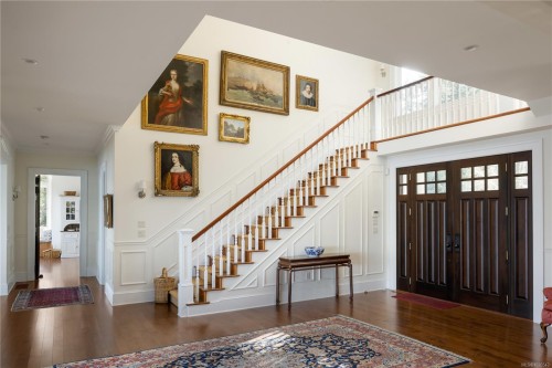 2600 Queenswood Dr, Saanich, BC 