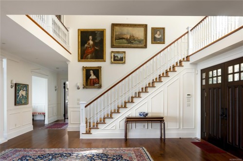 2600 Queenswood Dr, Saanich, BC 