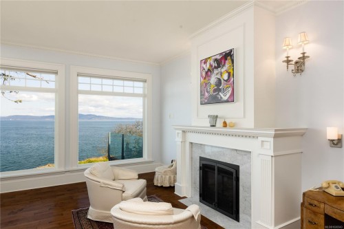 2600 Queenswood Dr, Saanich, BC 