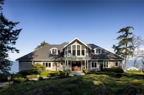 2600 Queenswood Dr, Saanich, BC 