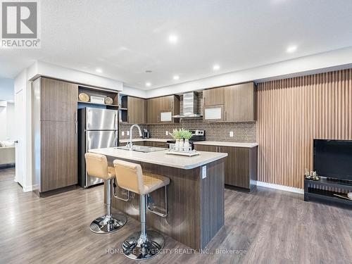 98 Crafter Crescent, Hamilton, ON - Indoor Photo Showing Kitchen With Upgraded Kitchen