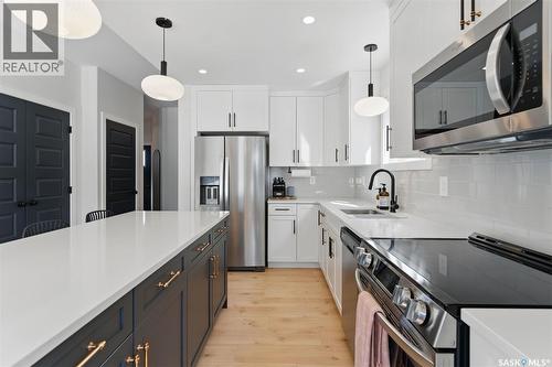 328 Barrett Street, Saskatoon, SK - Indoor Photo Showing Kitchen With Upgraded Kitchen