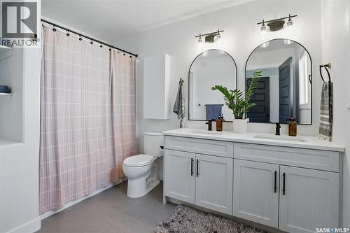 328 Barrett Street, Saskatoon, SK - Indoor Photo Showing Bathroom