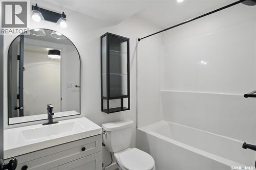 328 Barrett Street, Saskatoon, SK - Indoor Photo Showing Bathroom
