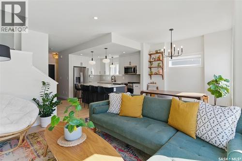 328 Barrett Street, Saskatoon, SK - Indoor Photo Showing Living Room