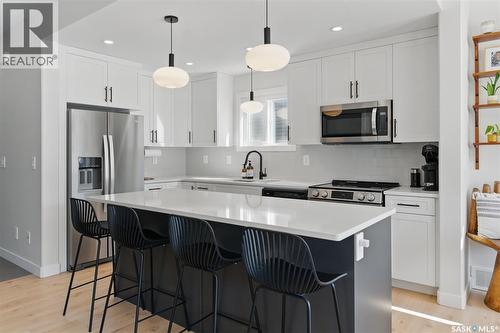 328 Barrett Street, Saskatoon, SK - Indoor Photo Showing Kitchen With Upgraded Kitchen
