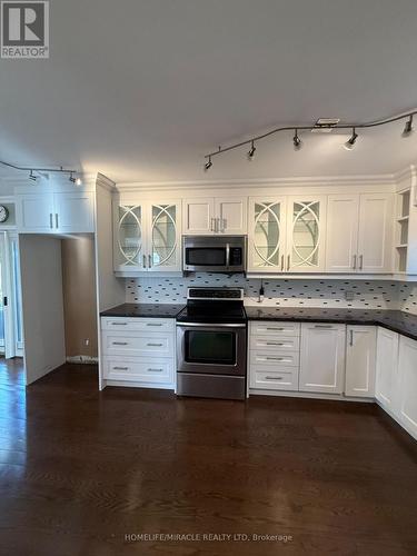 10 Yorkton Boulevard, Markham, ON - Indoor Photo Showing Kitchen