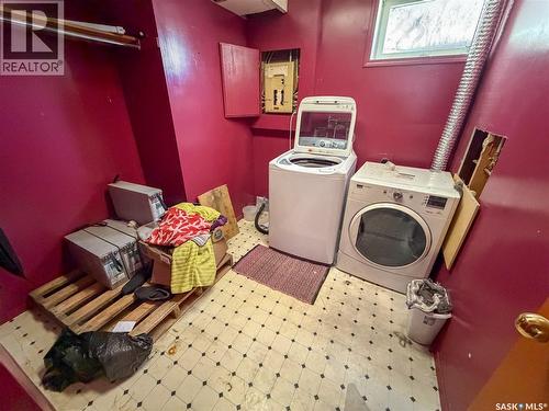 811 Boyle Street, Indian Head, SK - Indoor Photo Showing Laundry Room