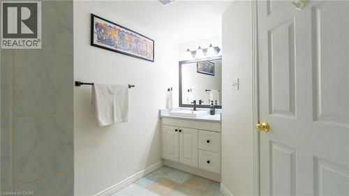 2062 Westmount Drive, Oakville, ON - Indoor Photo Showing Bathroom