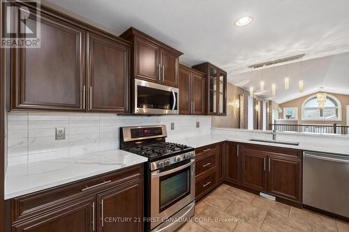167 Tanoak Drive, London North (North E), ON - Indoor Photo Showing Kitchen