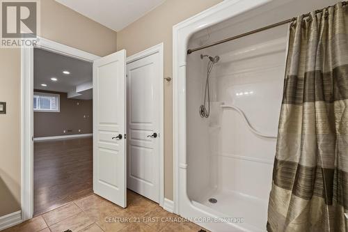 167 Tanoak Drive, London North (North E), ON - Indoor Photo Showing Bathroom