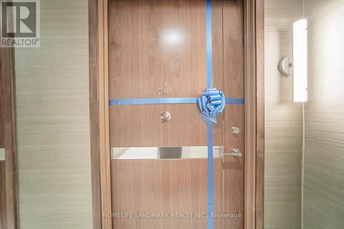 2315 - 1 Concord Cityplace Way, Toronto, ON - Indoor Photo Showing Bathroom