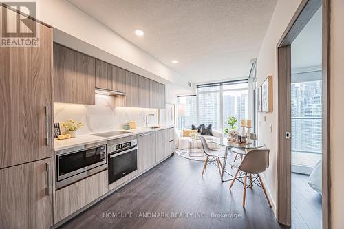 2315 - 1 Concord Cityplace Way, Toronto, ON - Indoor Photo Showing Kitchen With Upgraded Kitchen